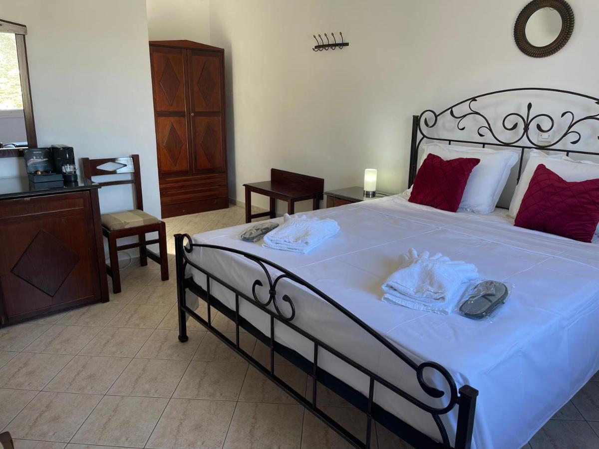 Venikouas Hotel Platis Gialos  Bagian luar foto